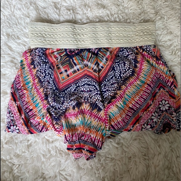Patterned Shorts - Picture 2 of 9